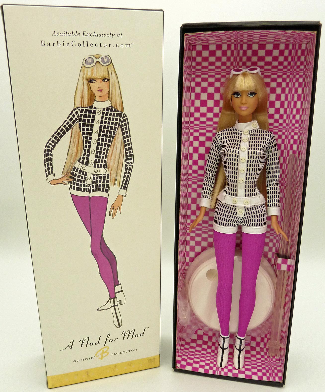 A Nod For Mod Barbie doll W/ Card Ltd 5000 Barbie Collector Exclusive Gold  label